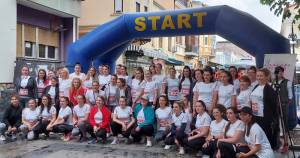 (Фото + видео) Прва ноќна женска трка во Битола- учесничките од 5 до 76 години