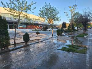 Дефект на водоводната мрежа пред Спортската сала во Битола