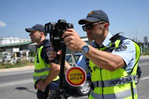 Казнети 89 возачи за брзо возење, полицијата продолжува со засилени контроли