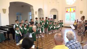 (фото и видео) Детскиот хор Ѕвончиња по пауза од 3 години заѕвони во концертната сала во Офицерскиот дом