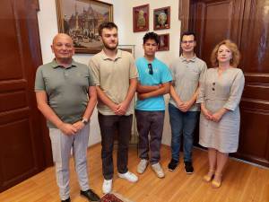 Студенти и средношколци од САД И Швајцарија со македонско потекло во посета на Битола