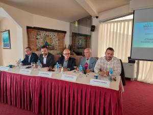 Јавна дискусија како да се поддржат локалните  бизниси од областа на туризмот во Битола