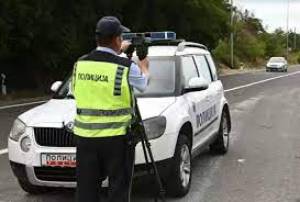 Се вози брзо, без возачка и под дејство на алкохол-СВР Битола за време на викендот изрече  247 казни за  сообраќајни прекршоци