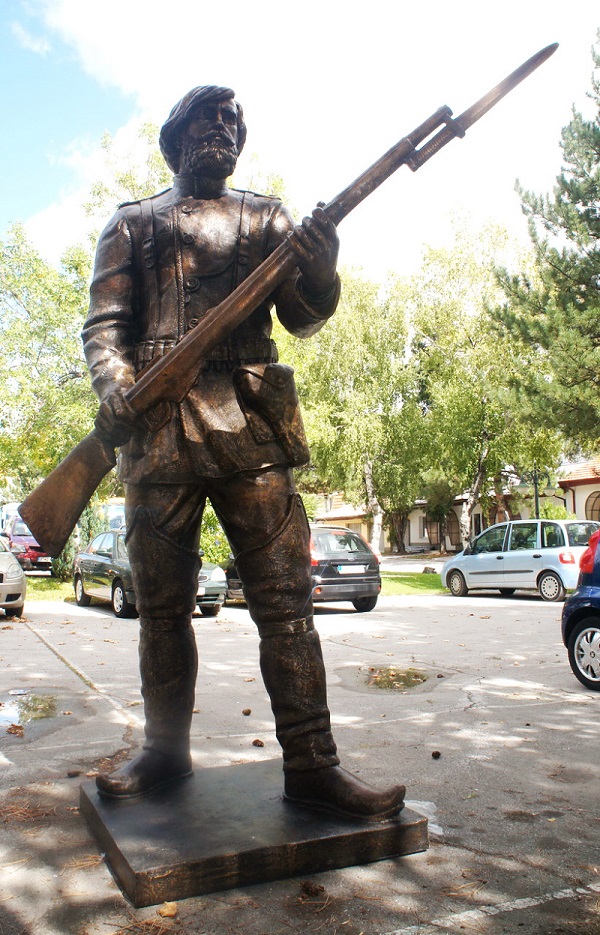 spomenik aleksandar turundzev bitola 1