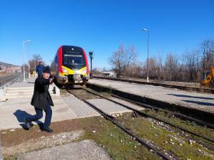 Тргна  возот од Битола, но само за  Жабени, не и до Грција