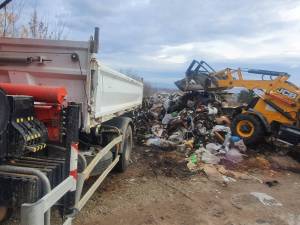Се чистат дивите депонии во Битола