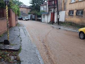 По интензивните врнежи дожд Коњановски го свика Општинскиот кризен штаб