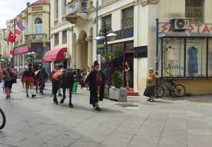 Фото на денот - Комитите со коњаницата по Широк Сокак заминуваат за Крушево