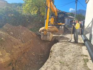 Екипи на „Нискоградба“ Битола интензивно работат на реконструкцијата на патот за селото Брусник