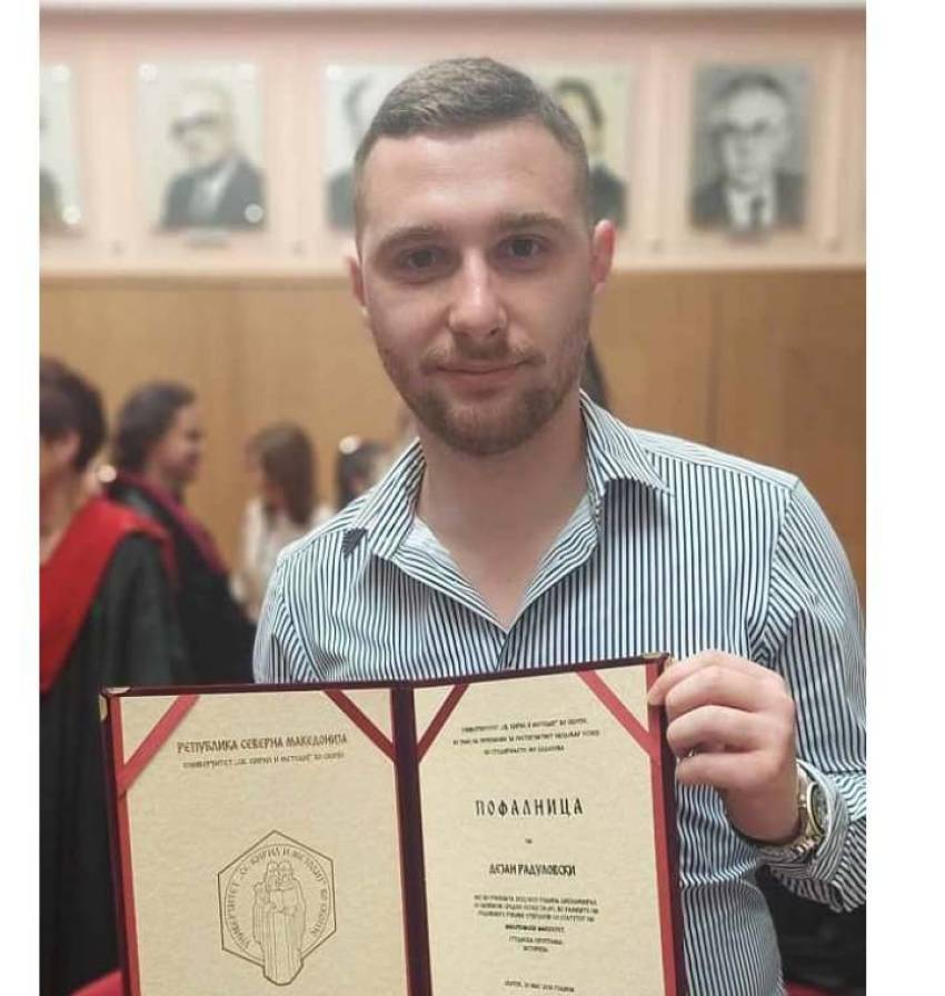 Дејан Радуловски од Битола дипломира со просек 10.00 на Институтот за историја, студира и втор факултет