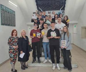 Донација на книги на германски јазик во Горната гимназија од Здружението за македонско-германско пријателство и соработка