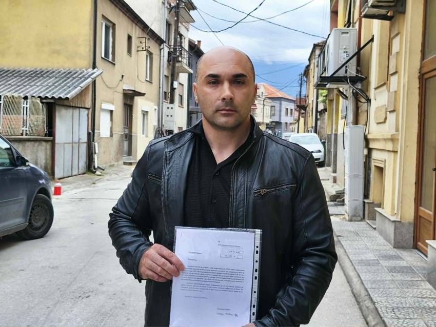 Наставник по ликовно во Битола цела година одел на работа без да му кажат дека добил отказ – држел настава пишувал оценки до вчера
