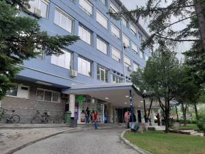 Д-р Ивановска-Двајца од повредните малолетници кај Ракометното транспортирани на скопските клиники
