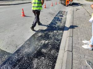 „Нискоградба“ почна да ги санира улиците со термопластичен асфалт