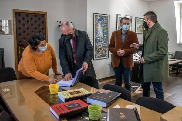 Коњановски донираше книги на Брајово писмо во Библиотеката