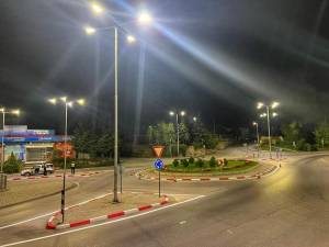 Во вечерните часови се бележи хоризонталната сигнализација на улиците во Битола