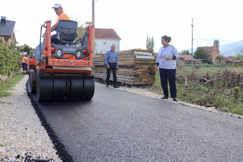 Завршува асфалтирањето на 11 краци во должина од 2.303 метри во  Долно Оризари