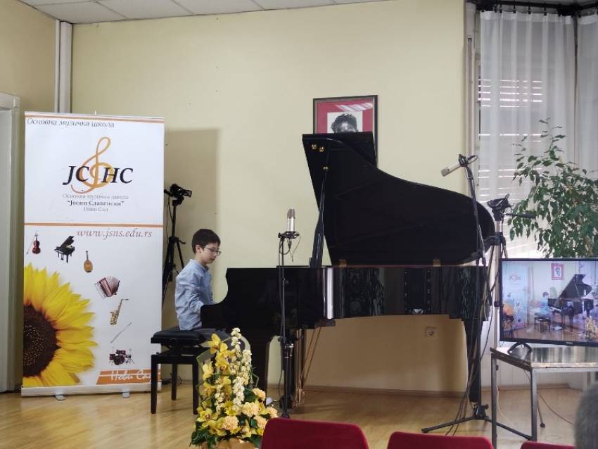 11 годишниот Јане Петровски талентиран пијанист со кој се гордее Битола