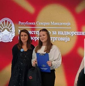 Ученичката Јана Китановска од Битола се закити со државна награда на литературниот конкурс на тема ,,Да ја доближеме правдата поблиску до граѓаните"