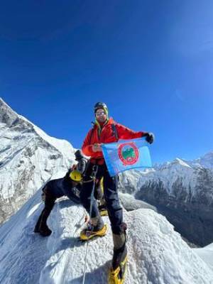 Адвокатот Горан Дамевски од Битола го искачи  врвот Ајланд Пик (6189) на Хималаите