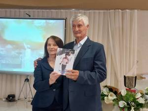 Конзулката од Битола напиша книга за сопругот Љупчо Спировски- „Легендата на македонското алпско скијање“