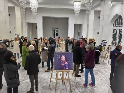 Битолските уметници со изложба посветена на празникот на жената-Офицeрски дом Битола