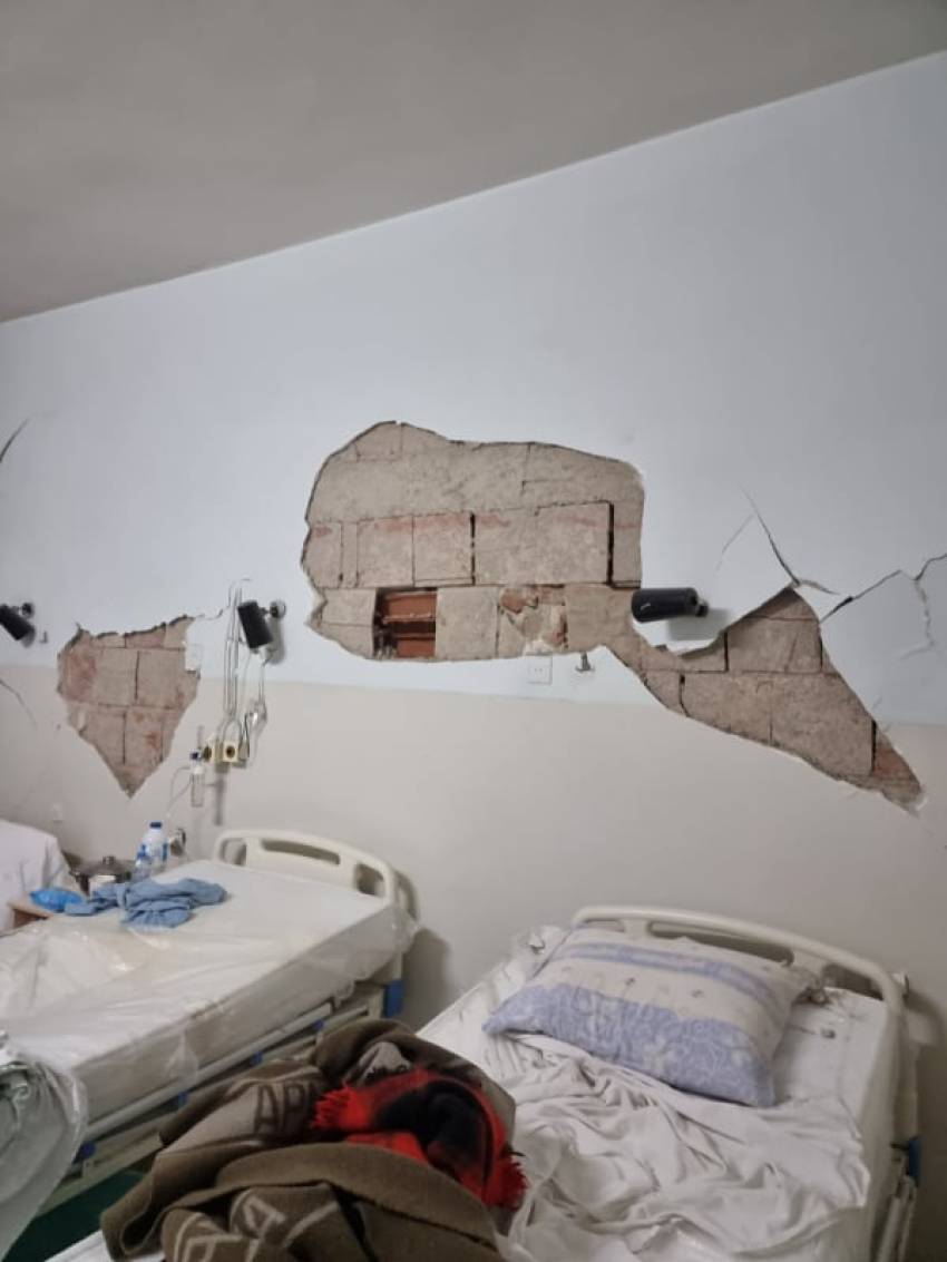 Д-Р Гагачовска-Зградата на битолската болница стабилна, затворени неколку соби поради оштетување од земјотресот