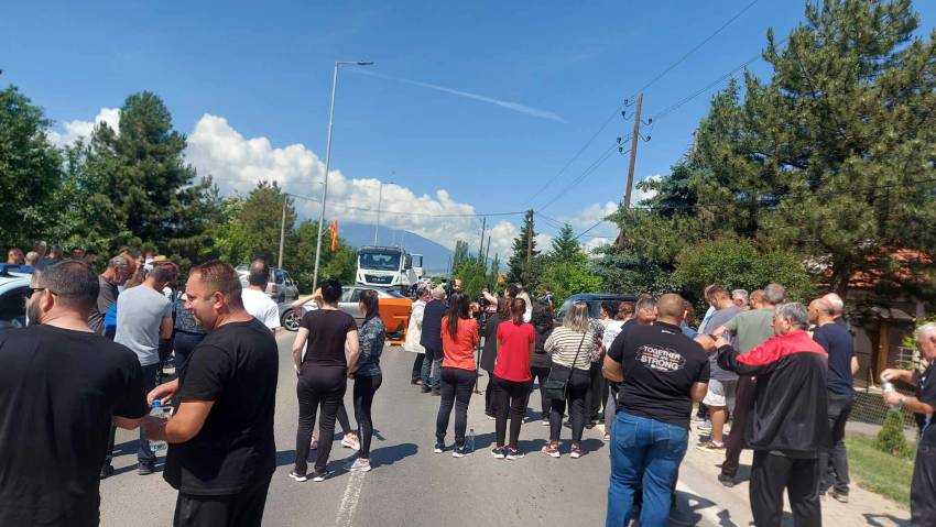 Блокада на патот Битола-РЕК „Битола“, револт кај жителите на Новаци по сообраќајката со жртва