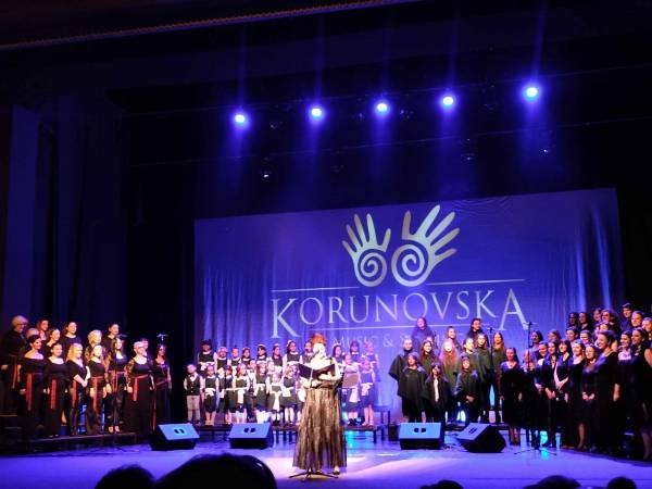 Музичка магија со над сто хористи од 3 до 70 години- концерт  на 4 хора од школата на Марина Коруновска