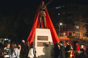 Општина Битола со соопштение до јавноста за фонтот на буквите со кои е напишана спомен плочата на споменикот на војводата Турунџев