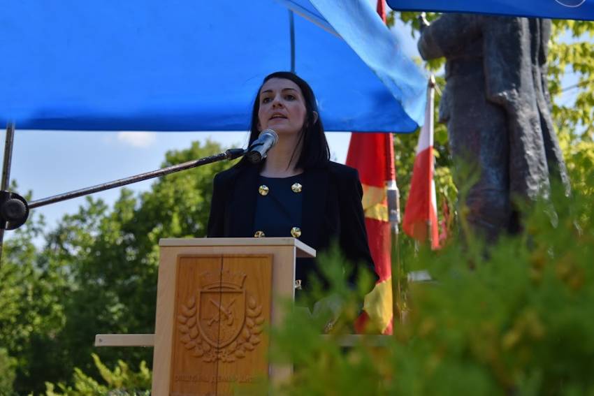 Костадиновска-Стојчевска во Смилево: Ние, Македонците, никогаш и ништо не сме добиле на подарок